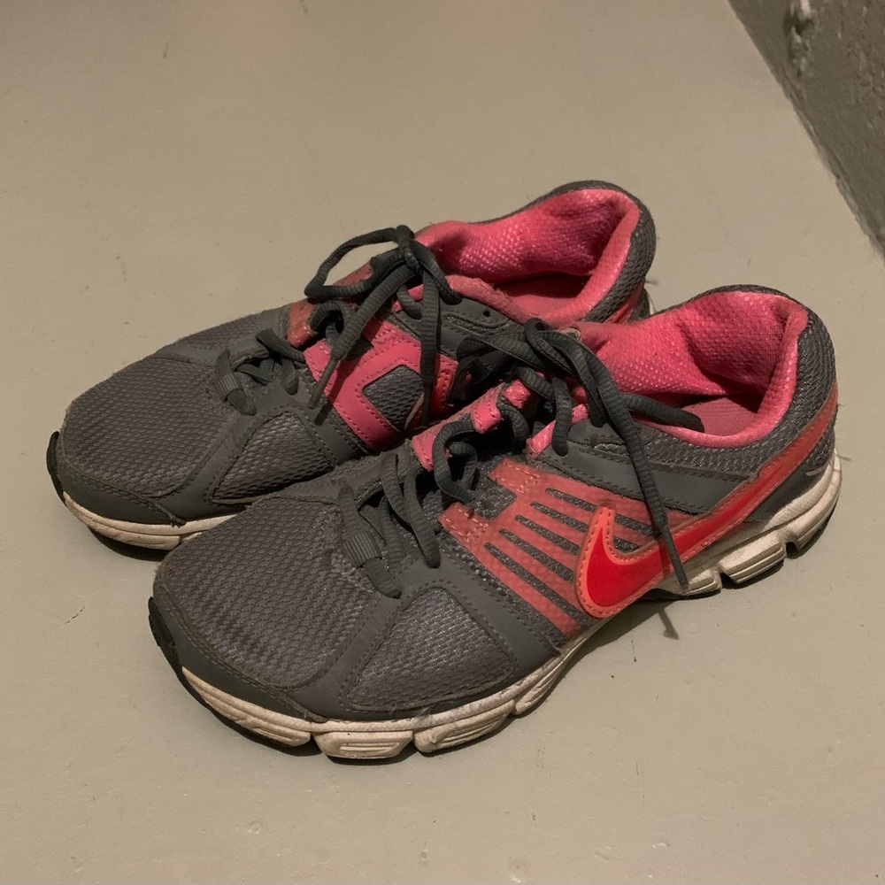 Nike Women's Charcoal and Coral pink Athletic Shoes